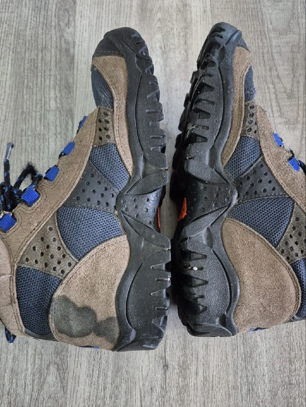 Nike Men's Brown and Blue Trail Boots with Lace-Up Support